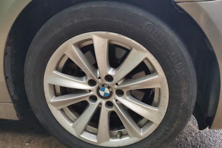 Used BMW 5 Series 2011 520Li Elegant Model Right Front Wheel Hub