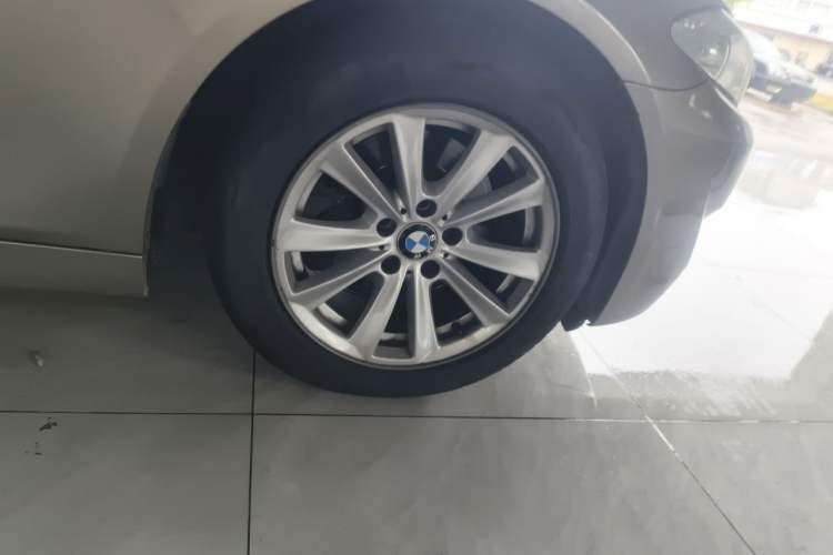 Used BMW 5 Series 2011 523Li Luxury Model Right Front Wheel Hub