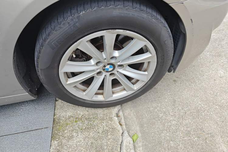 Used BMW 5 Series 2011 523Li Luxury Model Right Front Wheel Hub