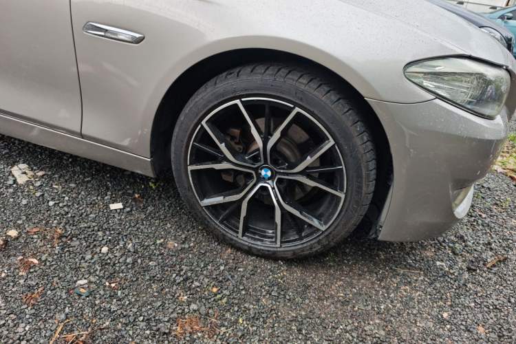 Used BMW 5 Series 2011 520Li Elegant Model Right Front Wheel Hub