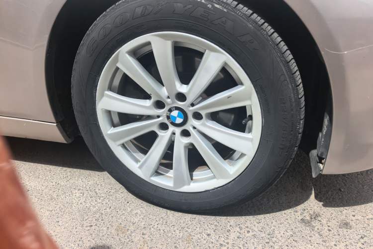 Used BMW 5 Series 2011 520Li Elegant Model Right Front Wheel Hub
