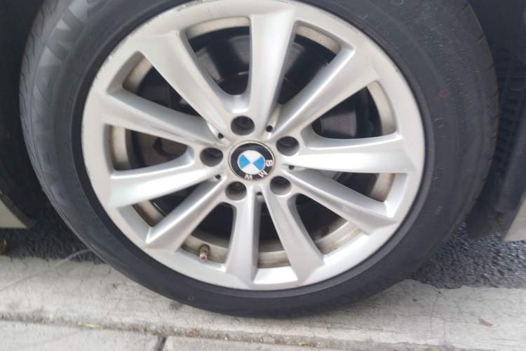 Used BMW 5 Series 2011 520Li Elegant Model Right Front Wheel Hub