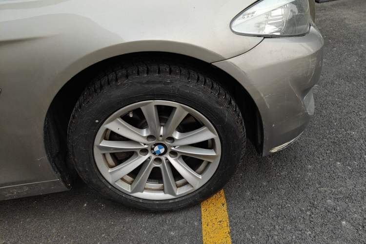 Used BMW 5 Series 2011 523Li Luxury Model Right Front Wheel Hub