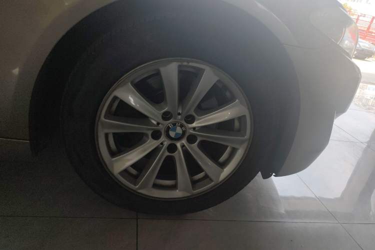 Used BMW 5 Series 2011 523Li Luxury Model Right Front Wheel Hub