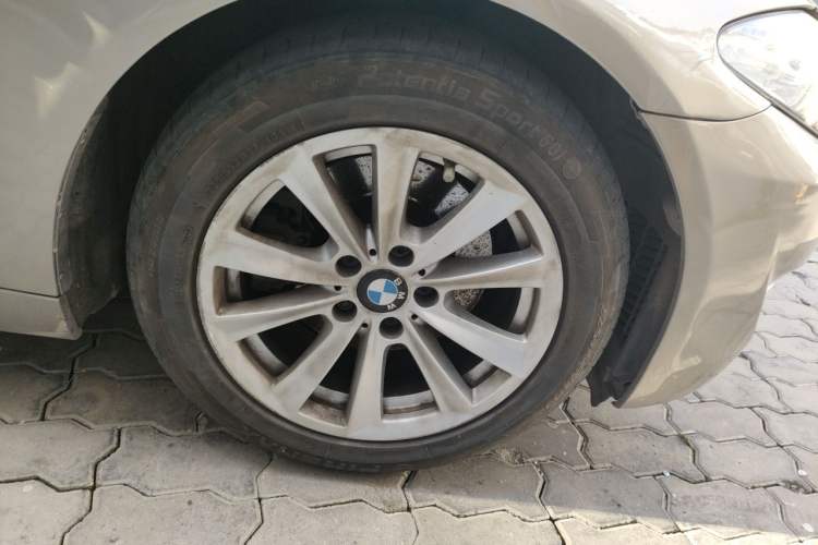 Used BMW 5 Series 2011 528Li Leading Model Right Front Wheel Hub