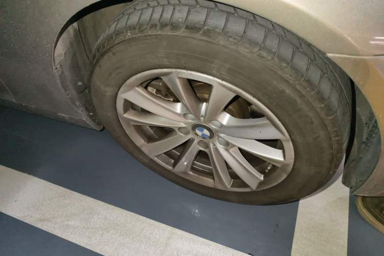Used BMW 5 Series 2011 523Li Luxury Model Right Front Wheel Hub