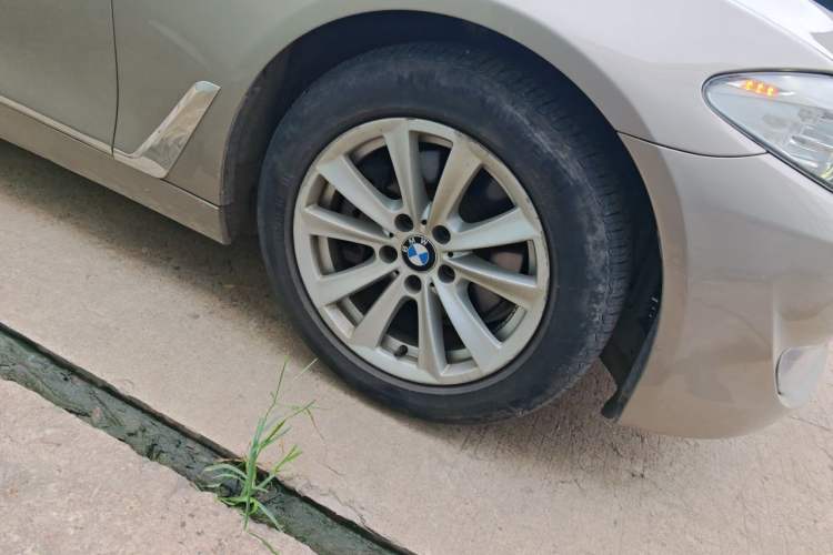 Used BMW 5 Series 2011 523Li Luxury Model Right Front Wheel Hub