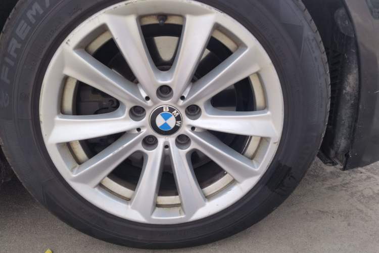 Used BMW 5 Series 2011 520Li Elegant Model Right Front Wheel Hub