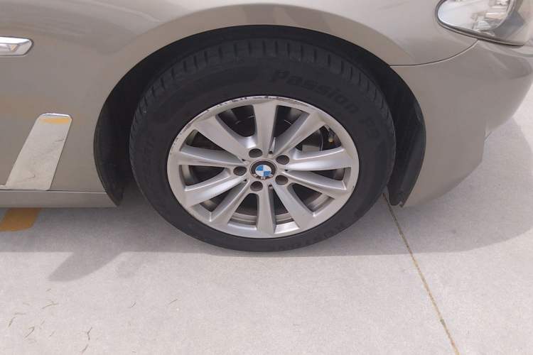 Used BMW 5 Series 2011 523Li Luxury Model Right Front Wheel Hub