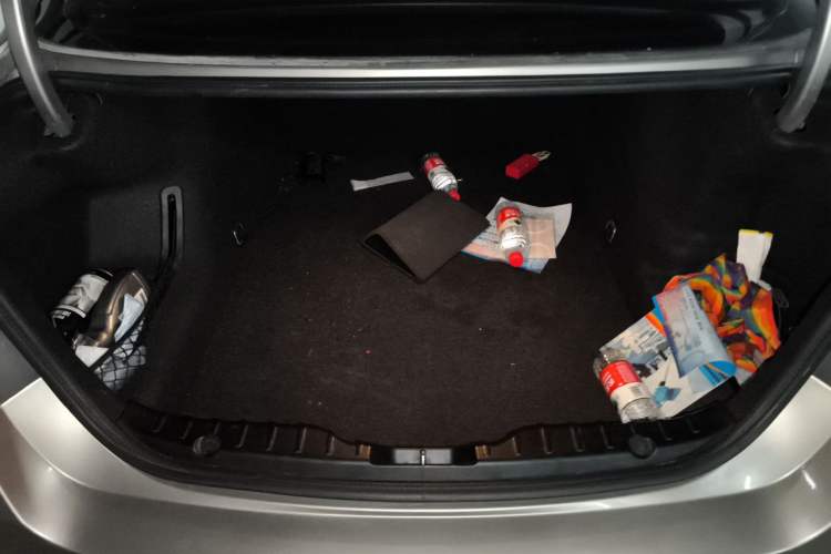 Used BMW 5 Series 2011 528Li Leading Model Trunk