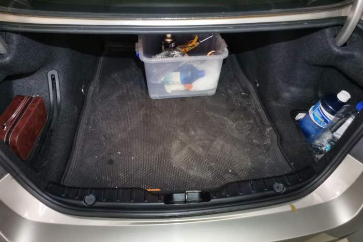 Used BMW 5 Series 2011 523Li Leading Model Trunk