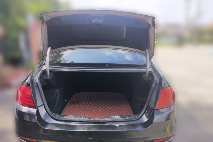 Used BMW 5 Series 2011 520Li Elegant Model Trunk