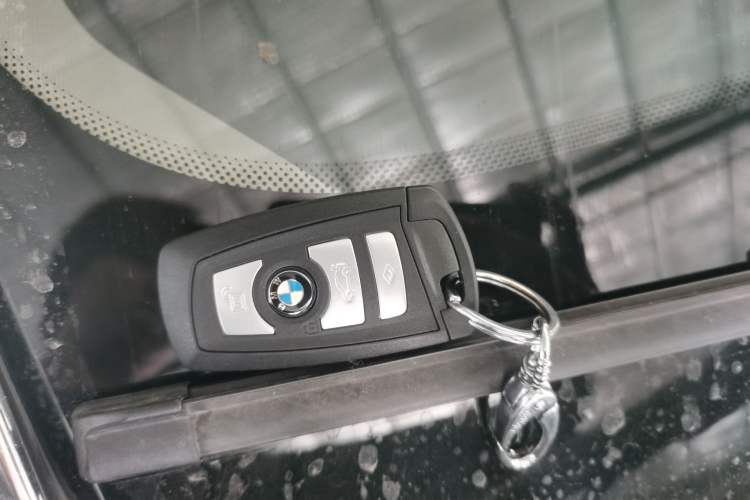 Used BMW 5 Series 2011 535Li Leading Model Vehicle Key