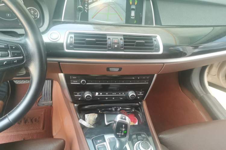 Used BMW 5 Series 2011 535i Luxury Sport Edition Audio And AC Panel