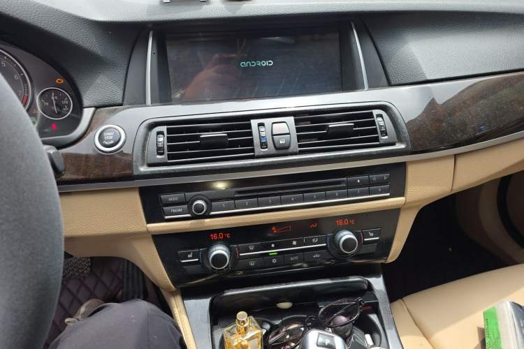 Used BMW 5 Series 2011 523Li Luxury Model Audio And AC Panel