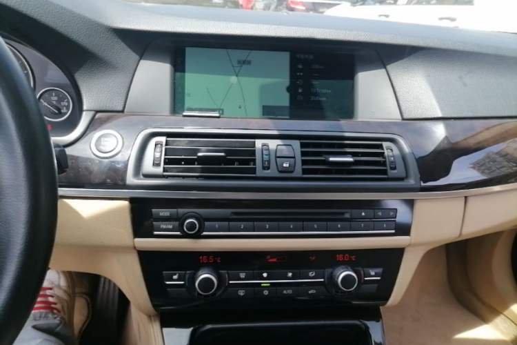Used BMW 5 Series 2011 523Li Leading Model Audio And AC Panel