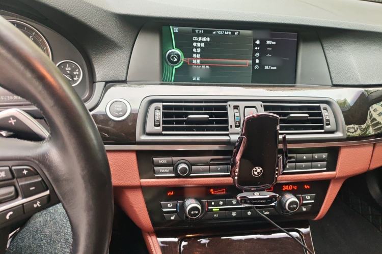 Used BMW 5 Series 2011 535i Sport Edition Audio And AC Panel