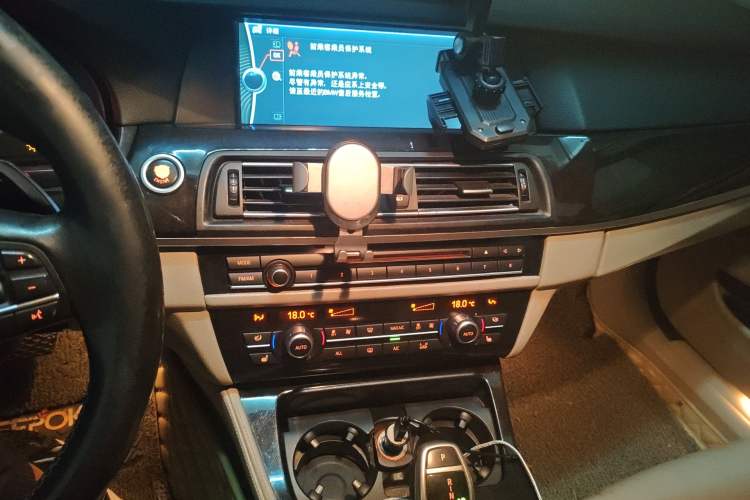 Used BMW 5 Series 2011 535i Sport Edition Audio And AC Panel