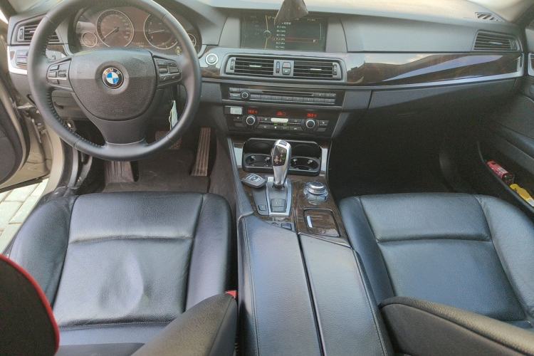 Used BMW 5 Series 2011 523Li Luxury Model Center Console