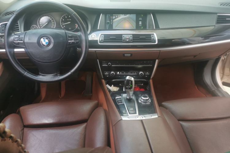 Used BMW 5 Series 2011 535i Luxury Sport Edition Center Console