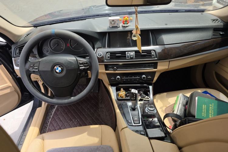 Used BMW 5 Series 2011 523Li Luxury Model Center Console