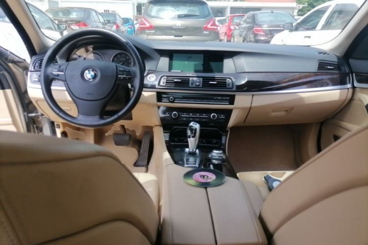 Used BMW 5 Series 2011 523Li Leading Model Center Console