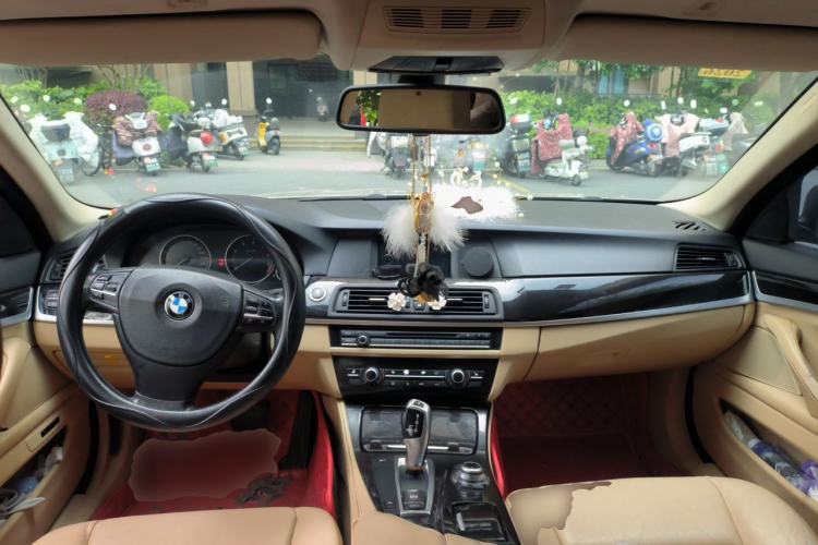 Used BMW 5 Series 2011 523i Leading Model Center Console