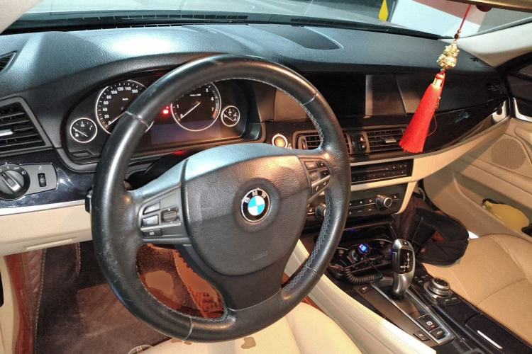 Used BMW 5 Series 2011 523Li Leading Model Center Console