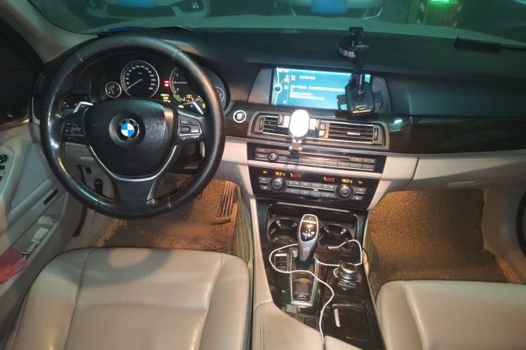 Used BMW 5 Series 2011 535i Sport Edition Center Console