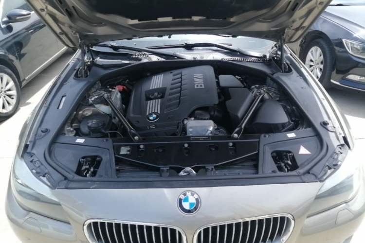 Used BMW 5 Series 2011 523Li Leading Model Engine Bay