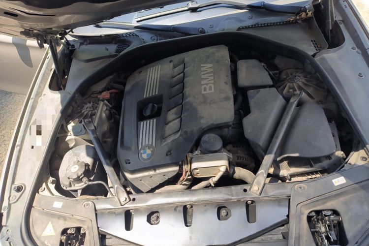 Used BMW 5 Series 2011 523i Leading Model Engine Bay