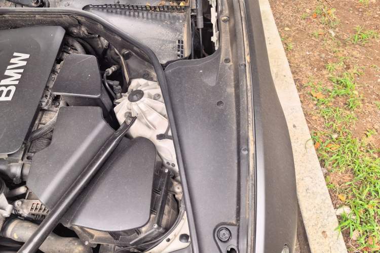 Used BMW 5 Series 2011 523Li Leading Model Engine Bay Left
