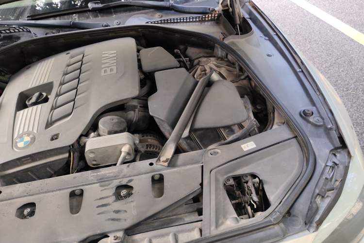 Used BMW 5 Series 2011 528Li Leading Model Engine Bay Left