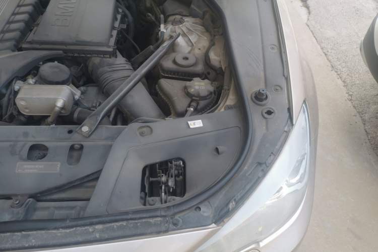 Used BMW 5 Series 2011 535i Luxury Sport Edition Engine Bay Left