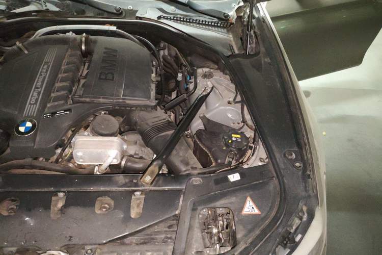 Used BMW 5 Series 2011 535i Sport Edition Engine Bay Left