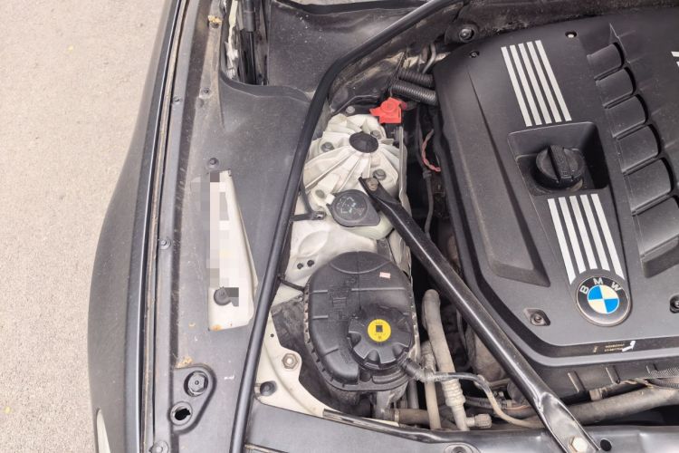 Used BMW 5 Series 2011 523Li Leading Model Engine Bay Right