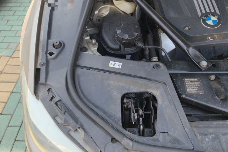 Used BMW 5 Series 2011 523Li Luxury Model Engine Bay Right