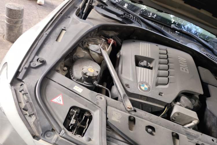 Used BMW 5 Series 2011 528Li Leading Model Engine Bay Right