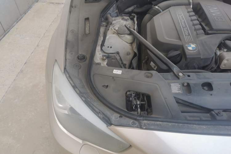 Used BMW 5 Series 2011 535i Luxury Sport Edition Engine Bay Right