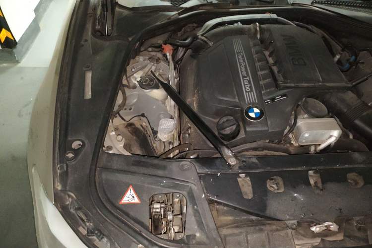 Used BMW 5 Series 2011 535i Sport Edition Engine Bay Right