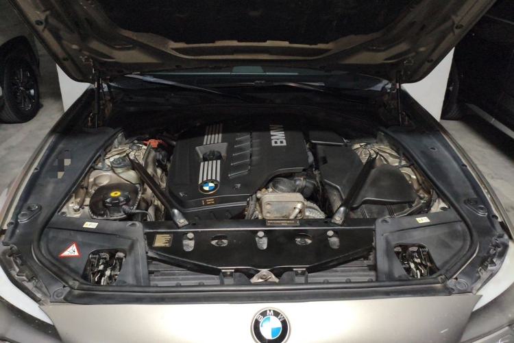 Used BMW 5 Series 2011 523Li Leading Model Engine Bay