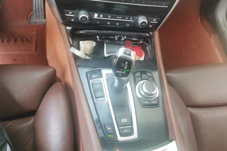 Used BMW 5 Series 2011 535i Luxury Sport Edition Gear Lever