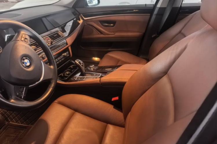 Used BMW 5 Series 2011 535i Sport Edition Interior 2
