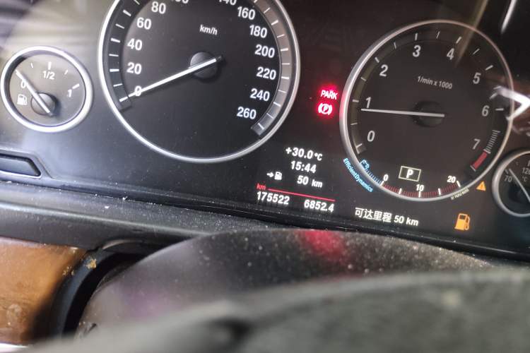 Used BMW 5 Series 2011 528Li Leading Model Odometer Close Up