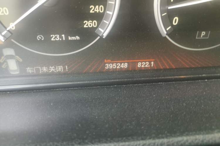 Used BMW 5 Series 2011 535i Luxury Sport Edition Odometer Close Up