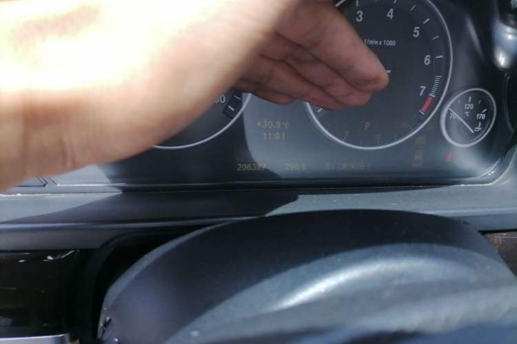 Used BMW 5 Series 2011 523Li Leading Model Odometer Close Up