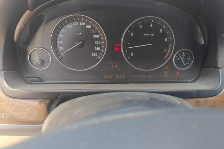 Used BMW 5 Series 2011 528Li Leading Model Odometer Close Up