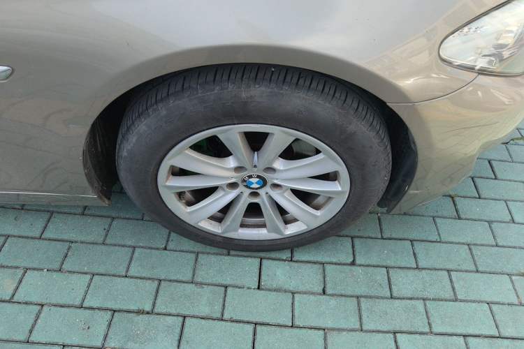 Used BMW 5 Series 2011 523Li Luxury Model Right Front Wheel Hub