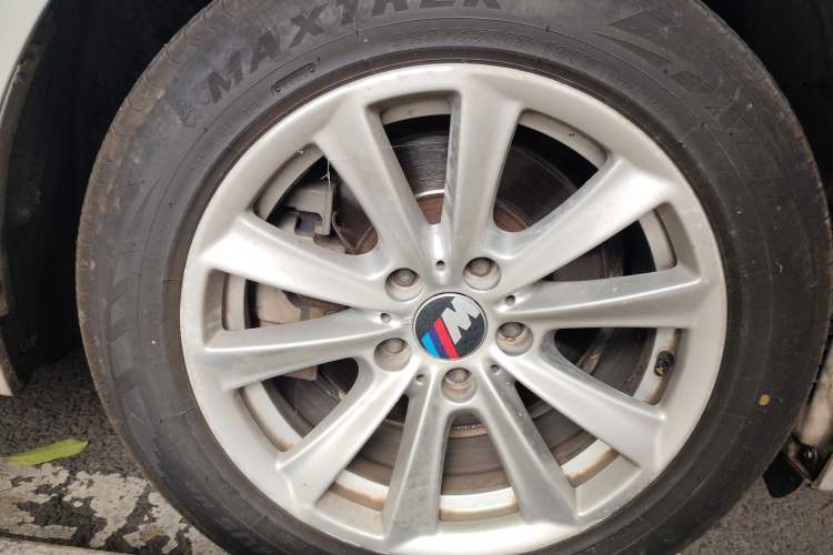 Used BMW 5 Series 2011 528Li Leading Model Right Front Wheel Hub