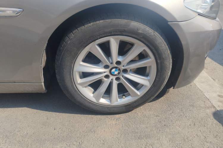 Used BMW 5 Series 2011 523Li Luxury Model Right Front Wheel Hub